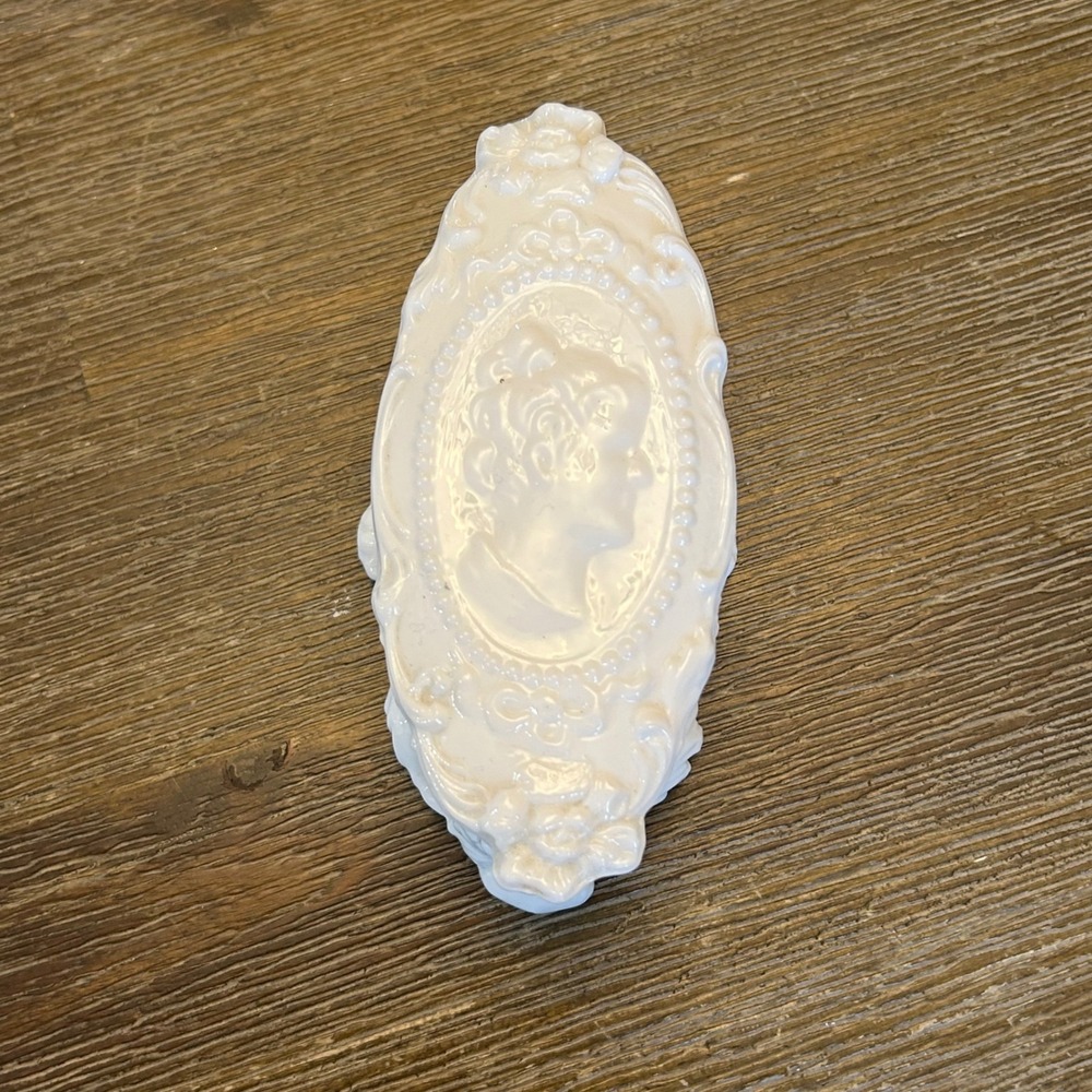 Vintage Fostoria Jenny Lind Milk Glass Cameo Lady Pin Trinket Box w/ Lid 5"
